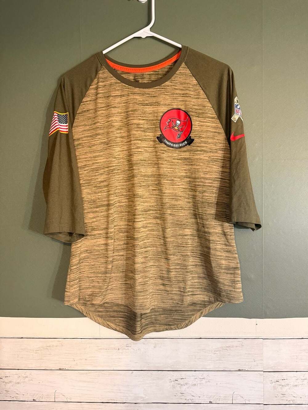 Tampa Bay Buccaneers Youth L Salute To Service Camo Shirt